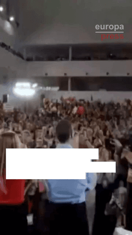 El presidente del Gobierno, Pedro Sánchez, ha llegado al mítin que el PSOE celebra este sábado en Fuenlabrada acompañado de su mujer, Begoña Gómez, que se sentará en el banquillo por presuntos delitos de malversación y tráfico de influencias.