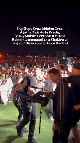 Penélope Cruz, Mónica Cruz, Vicky Martín Berrocal, Agatha Ruiz de la Prada o Mireia Belmonte han sido las lobas que han acompañado a Shakira en su penúltimo concierto en Madrid ¡Maravillosas!