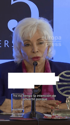 La escritora chilena y ganadora del Premio Planeta, Isabel Allende, avisa de la fragilidad de la democracia, que se puede minar 