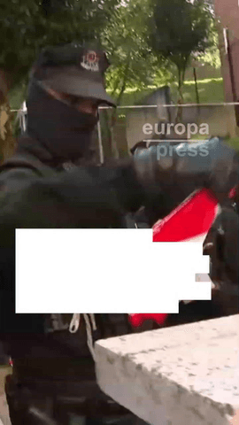 Carmen, desahuciada en Arrigorriaga (Bizkaia), señala que su exmarido le ha 