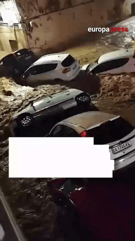  El río Girona se ha desbordado a su paso por el municipio de Els Poblets (Alicante), en la comarca de la Marina Alta, según ha informado el Ayuntamiento de este municipio a primera hora de este lunes en redes sociales.