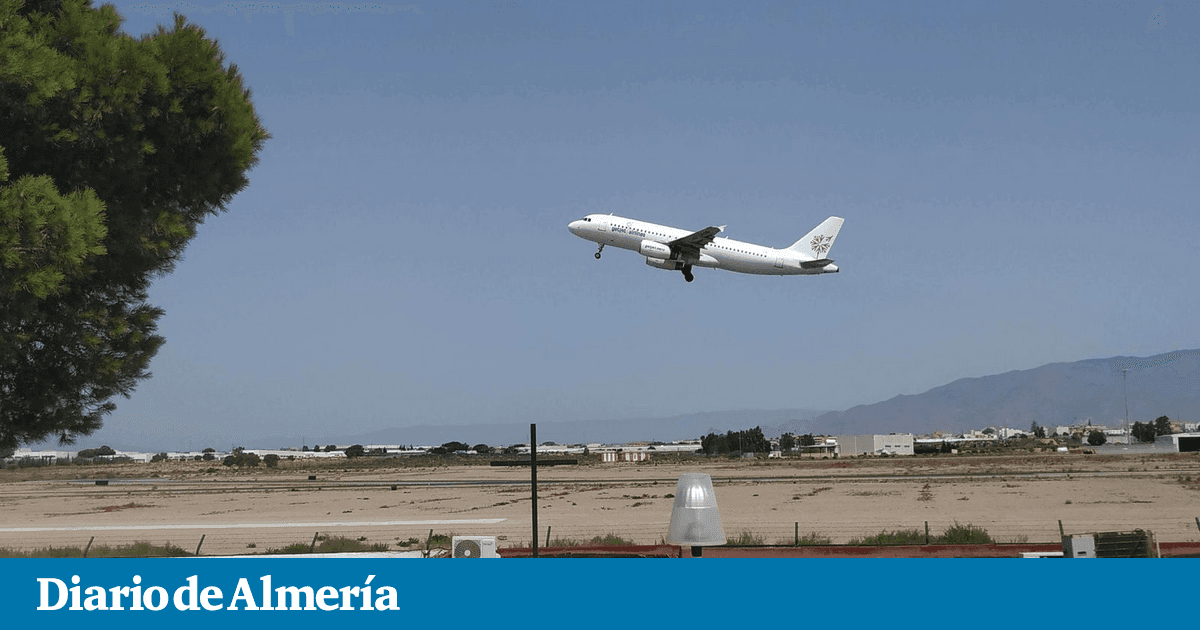 Video Vuelos de formación y pruebas de aeronaves en las instalaciones