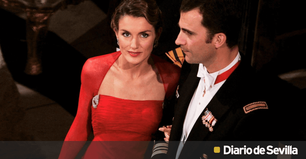 Letizia ortiz vestido 2025 rojo lorenzo caprile