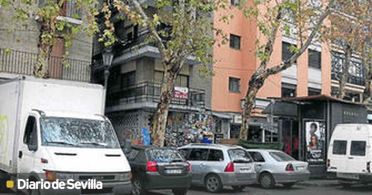 Un vacío legal impide regular la carga y descarga en Sevilla