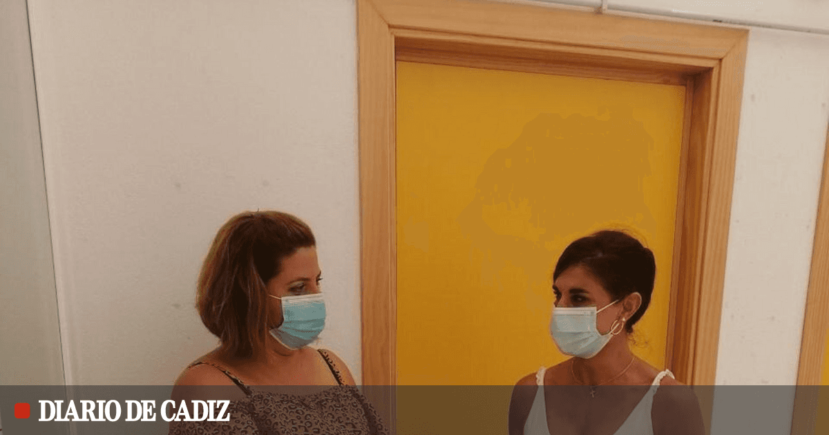 Chiclana Educación hace entrega de las llaves a la nueva adjudicataria Chiclana Educación hace entrega de las llaves a la nueva adjudicataria