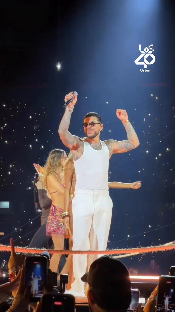 Después de su aparición en el show de Karol G en el #Coachella, @ryancastrro ha reunido a más de 77.000 personas en el concierto más importante de su vida 🏟️🔥
