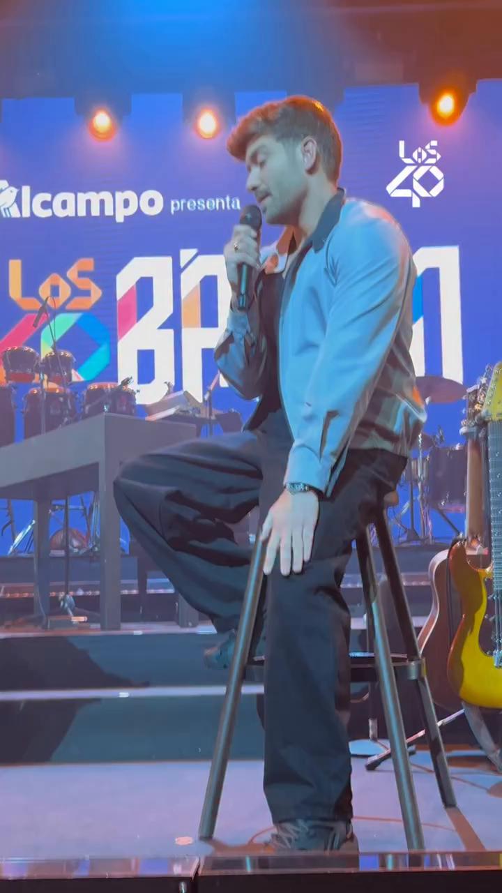 Chris Martin compuso el tema que canté con Dua Lipa en el piano