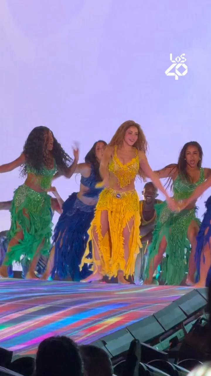 ¡@shakira cambia su foto de perfil por una del videoclip de #WakaWaka!