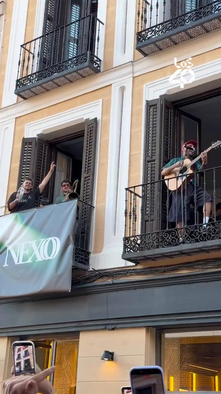 Seguiré cantando besos a la luna para recordar mi baile y cultura