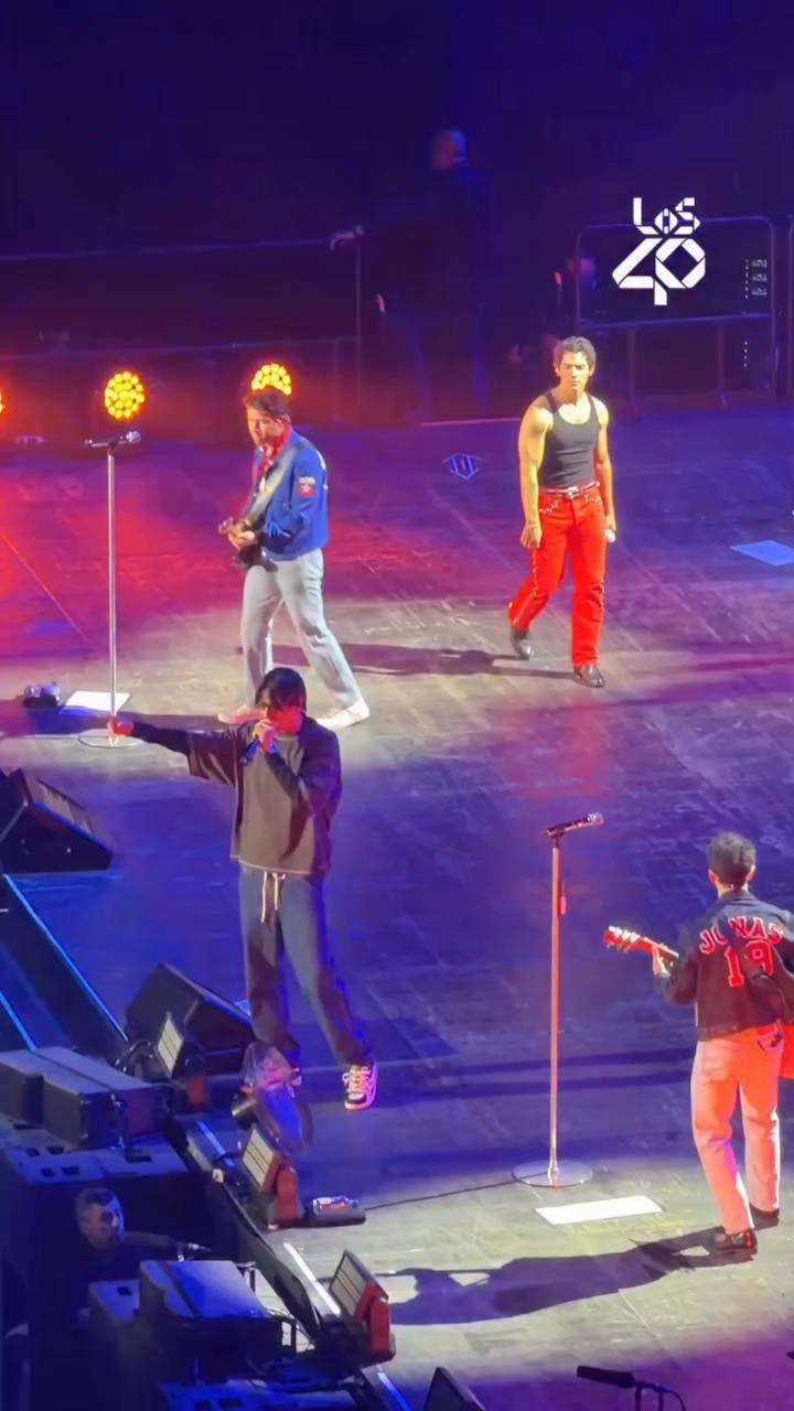 Los invitados de los conciertos de los @jonasbrothers no dejan de sorprendernos 😳