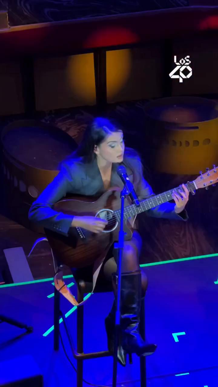 Artista estrena versión acústica de su disco en directo por primera vez