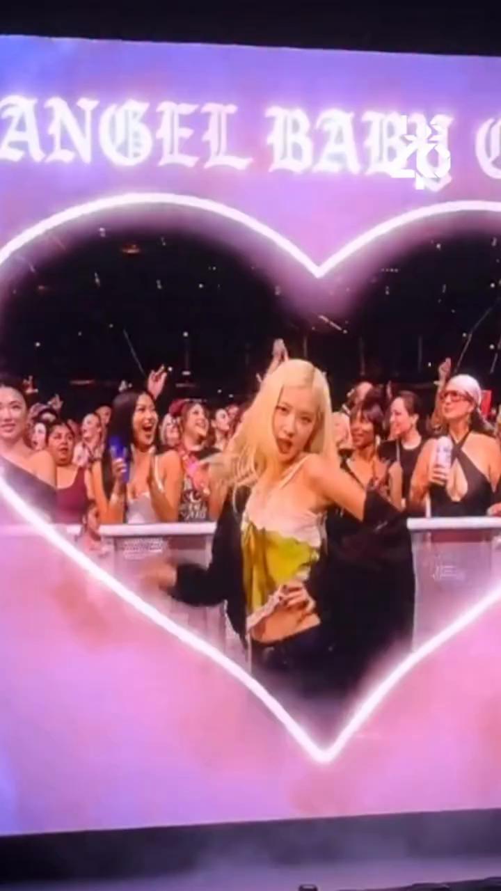 Performer dedicates live moment to Korean angel on stage