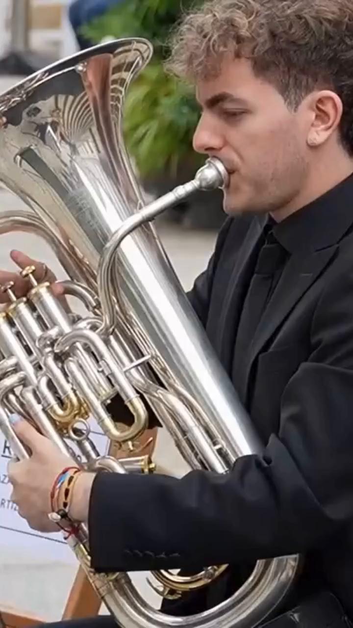Terima kasih menjadi penutup video dengan iringan musik