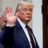 Trump pone a los estudiantes a hacer sentadillas y flexiones