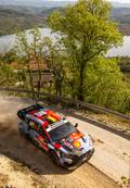 Neuville sobrevive al caos y acaricia el triunfo