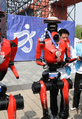 Robots humanoides pulverizan el cronómetro en la media maratón de Pekín