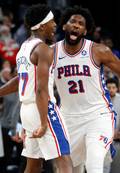 Aldama hinca la rodilla en el festival de Joel Embiid