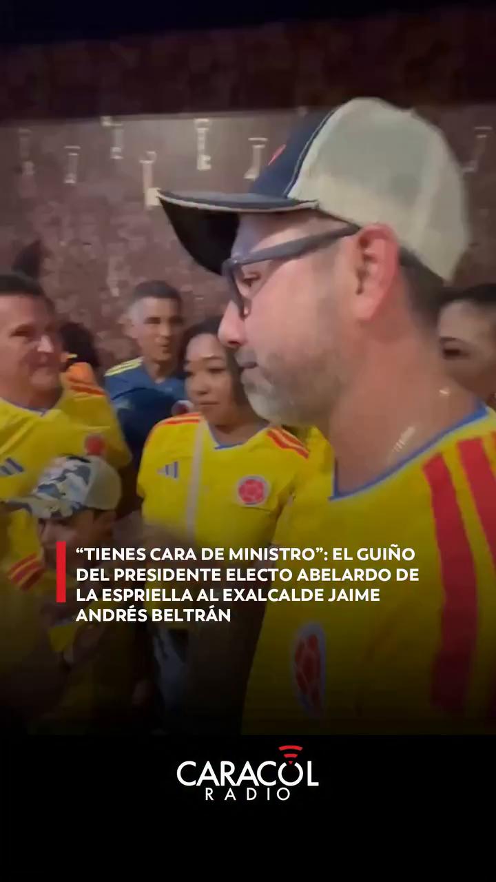 Carlos recibe elogios por su clásica cara de ministro en video