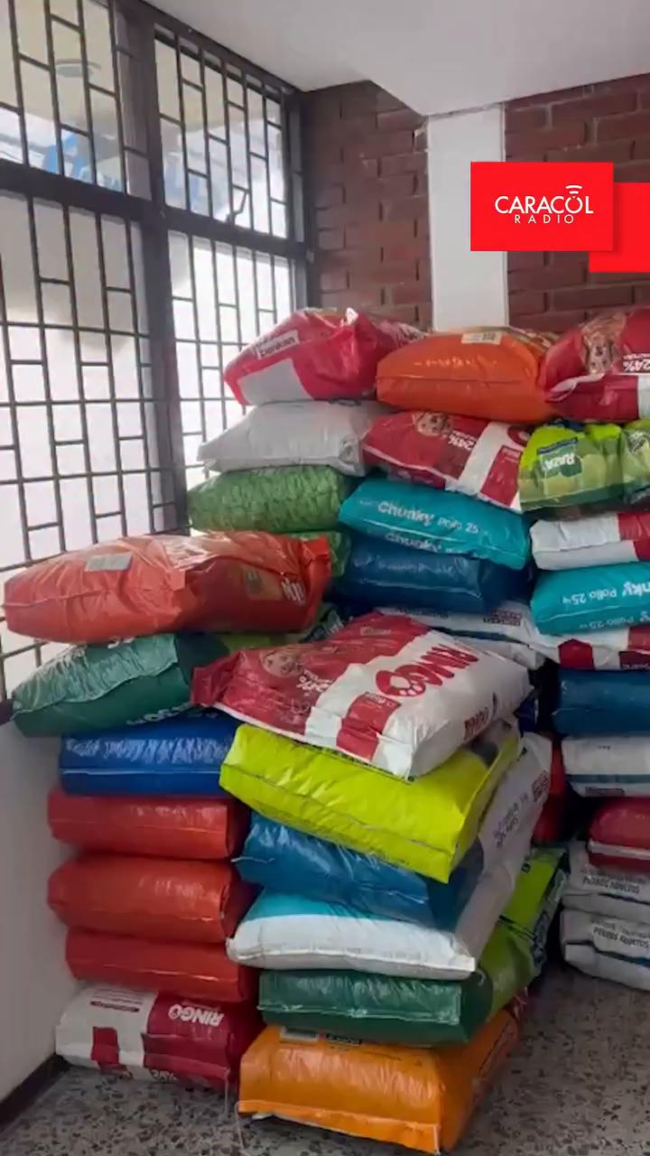 Bogotanos donan más de 14 toneladas de alimentos para animales en Venezuela