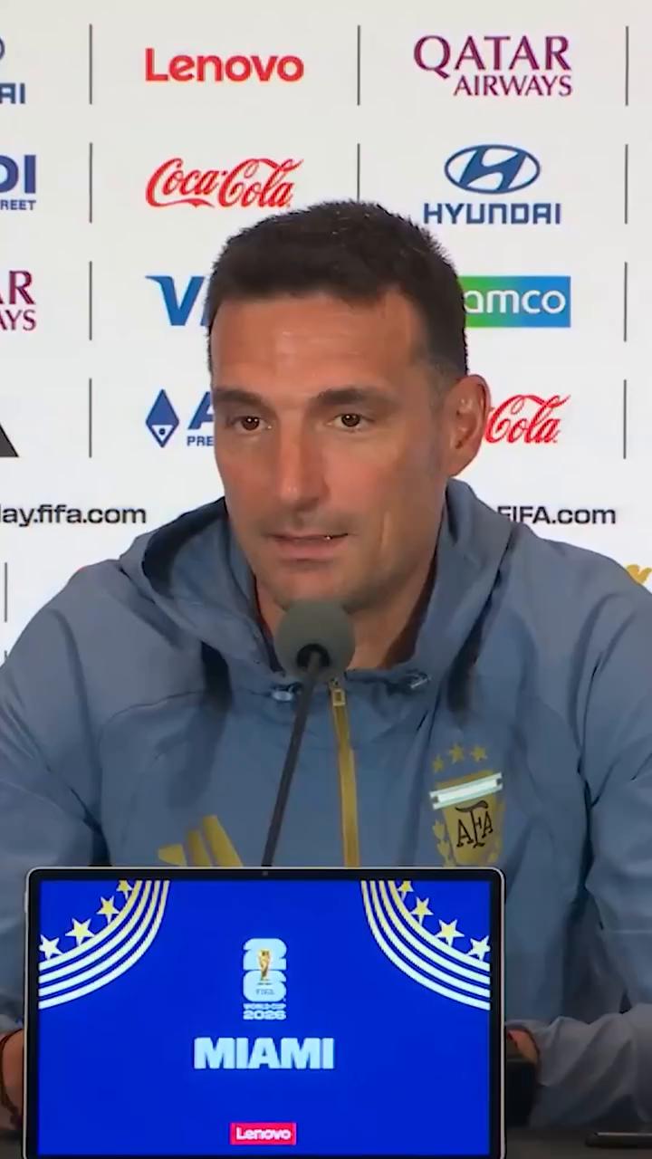 Argentina no se rindió ante el césped extraño y llevó la iniciativa del partido