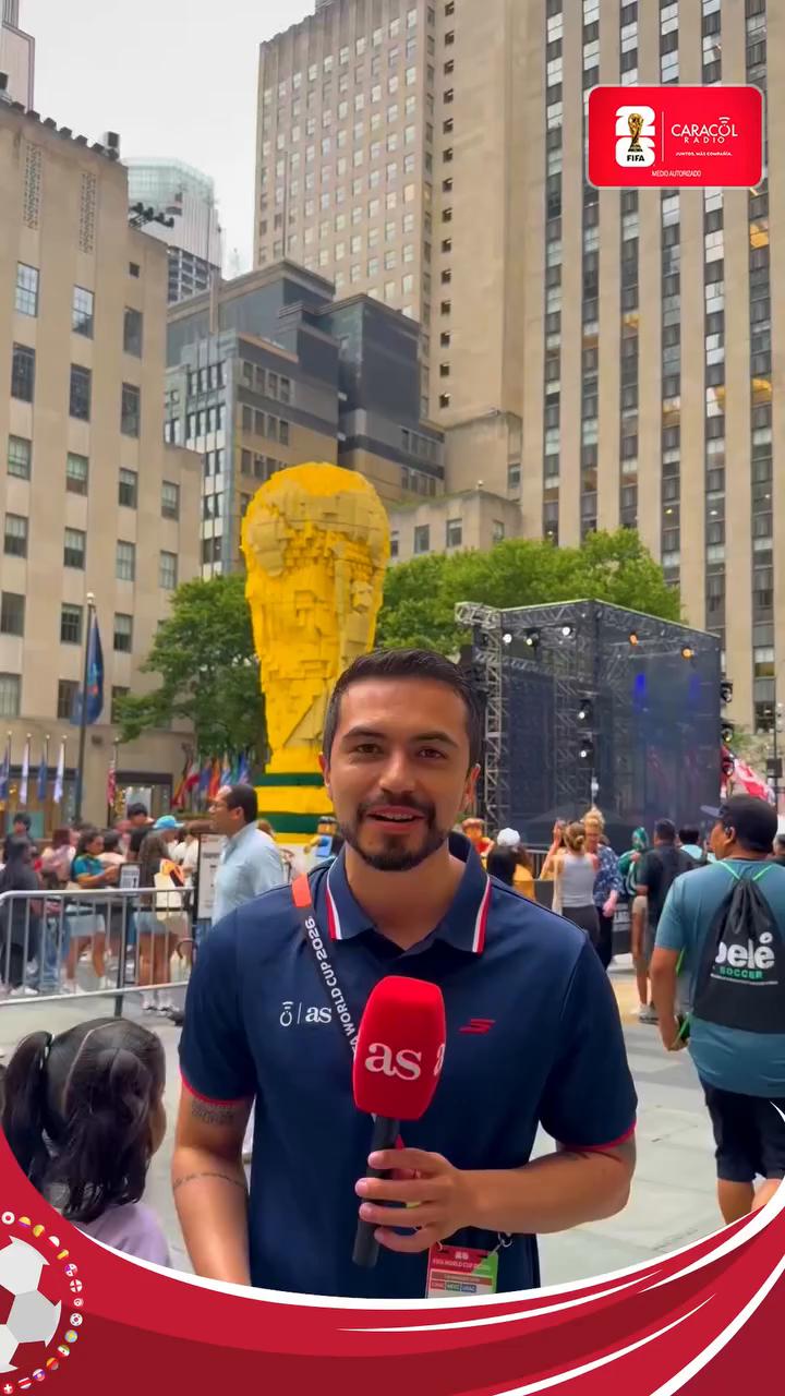 El Rockefeller Center transforma su pista de hielo en cancha para el Fan Village del Mundial