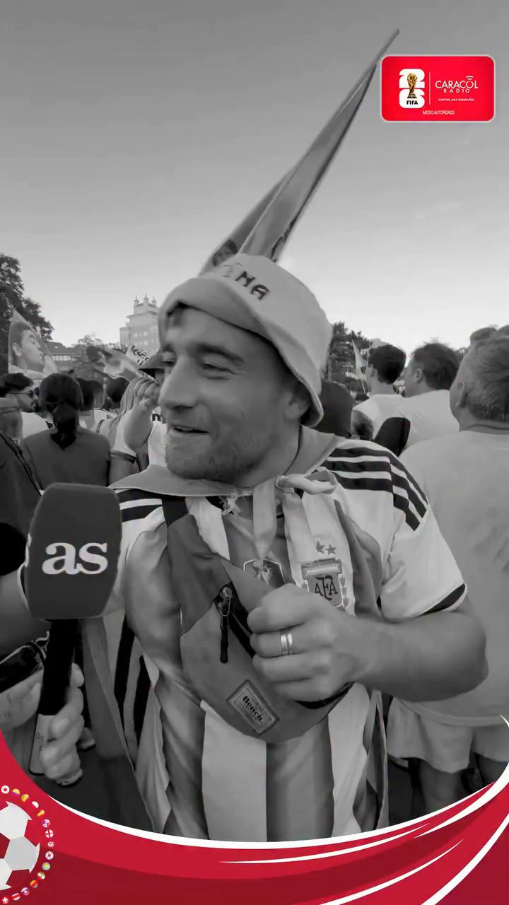 Messi sorprende en el banderazo argentino y desata la euforia de miles de hinchas