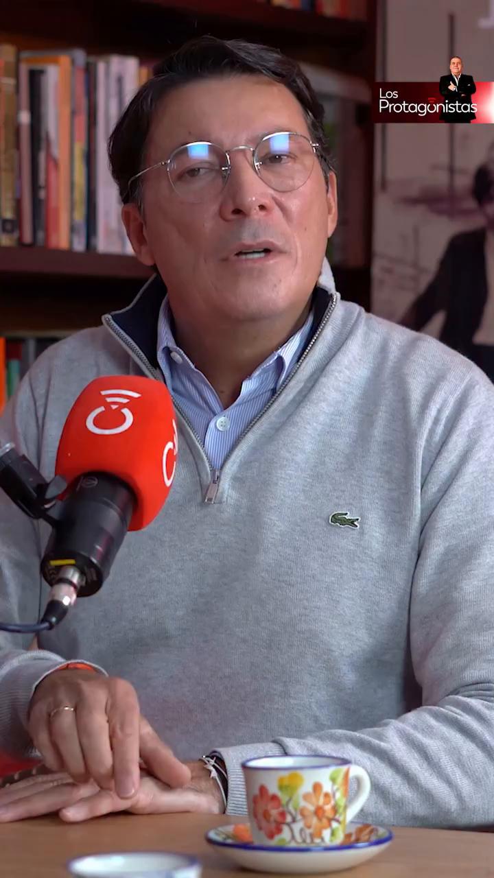 Escritor mexicano señala que los colombianos se flagelan más de la cuenta