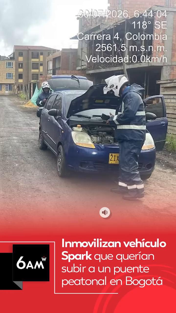 Inmovilizan en Cajicá vehículo que intentó subir a puente peatonal en Bogotá