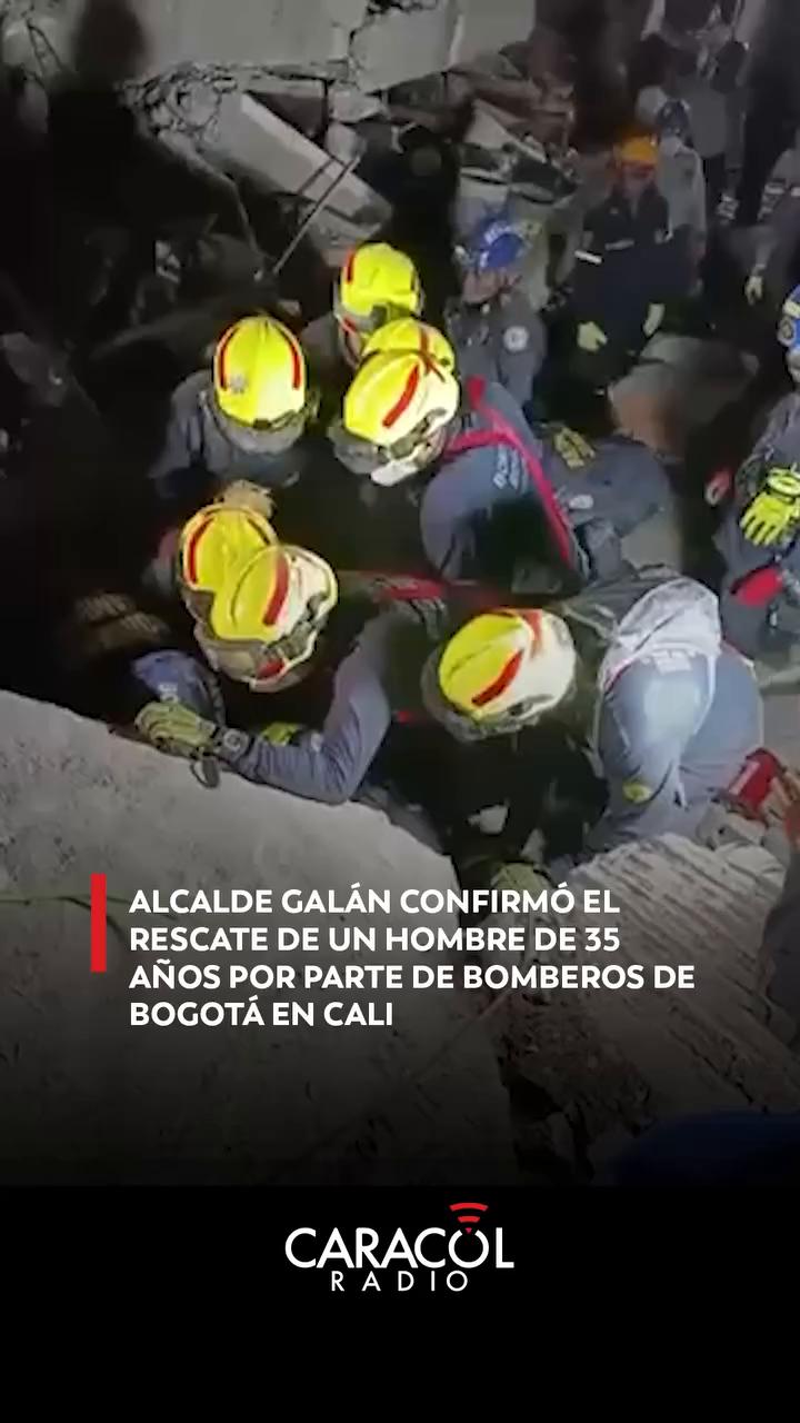 Entrenador dirige sesión intensa con Carlos enfocada en movimientos de brazos