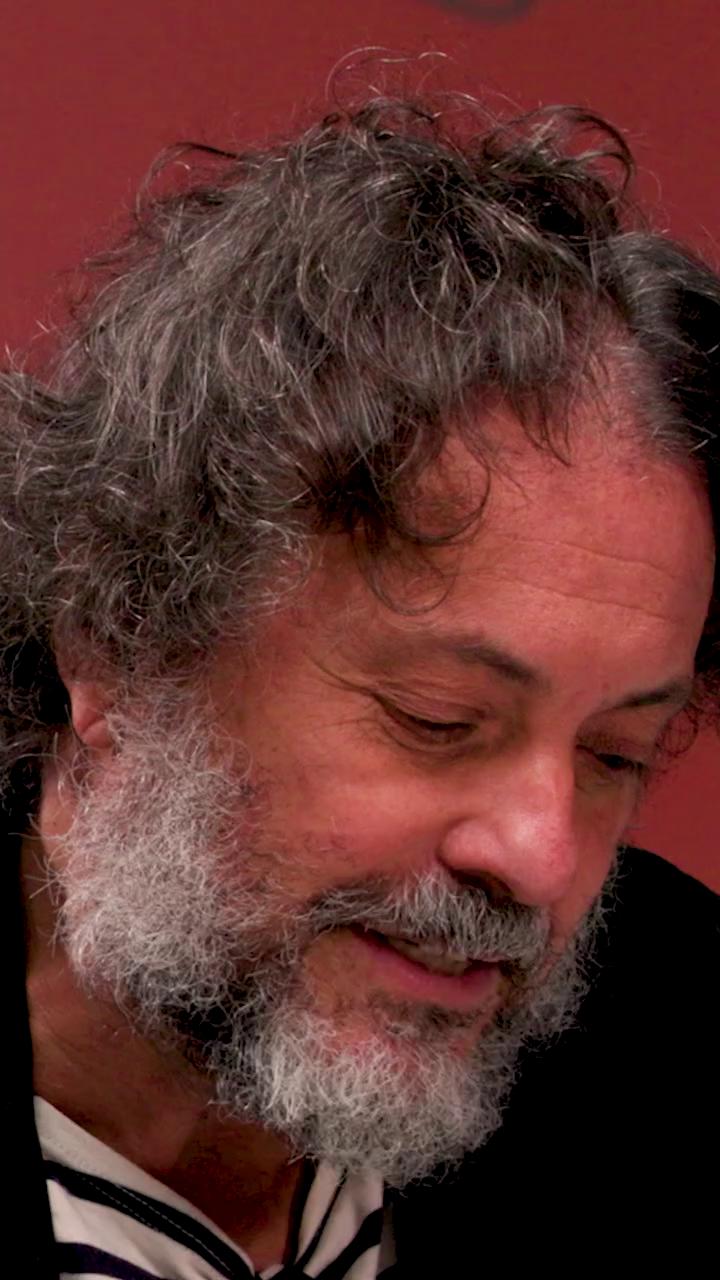 Actor vive rodaje caótico disfrazado de murciélago gigante en 2013