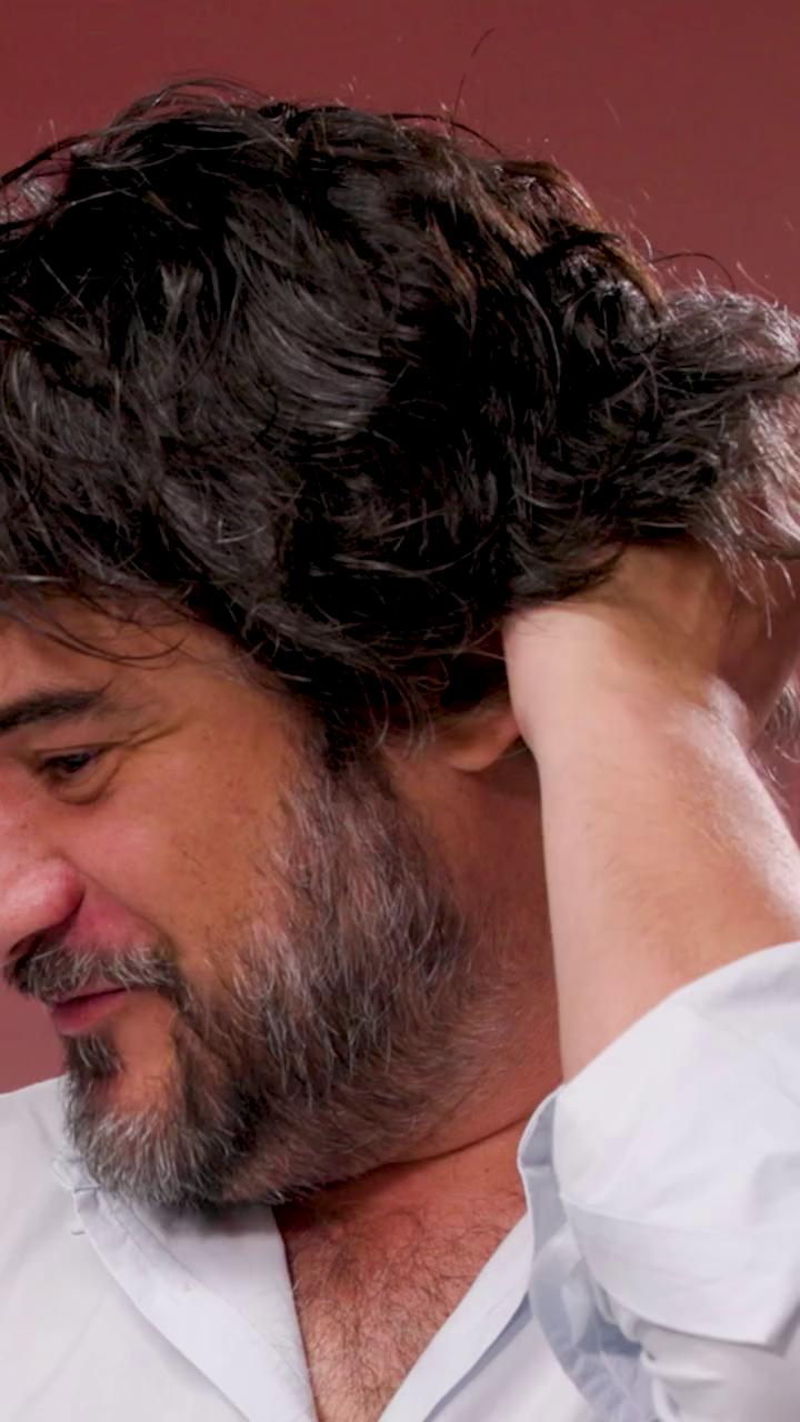 🎭 Tienes un hijo pequeño muy guapo y con un talento natural para actuar.