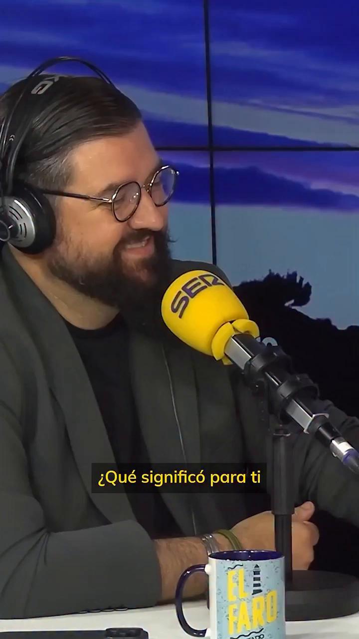 Nos confiesa @_manusanchez_ que le llegó la oferta para Perro Andaluz en RTVE mientras se emitía su programa en @lodeevole