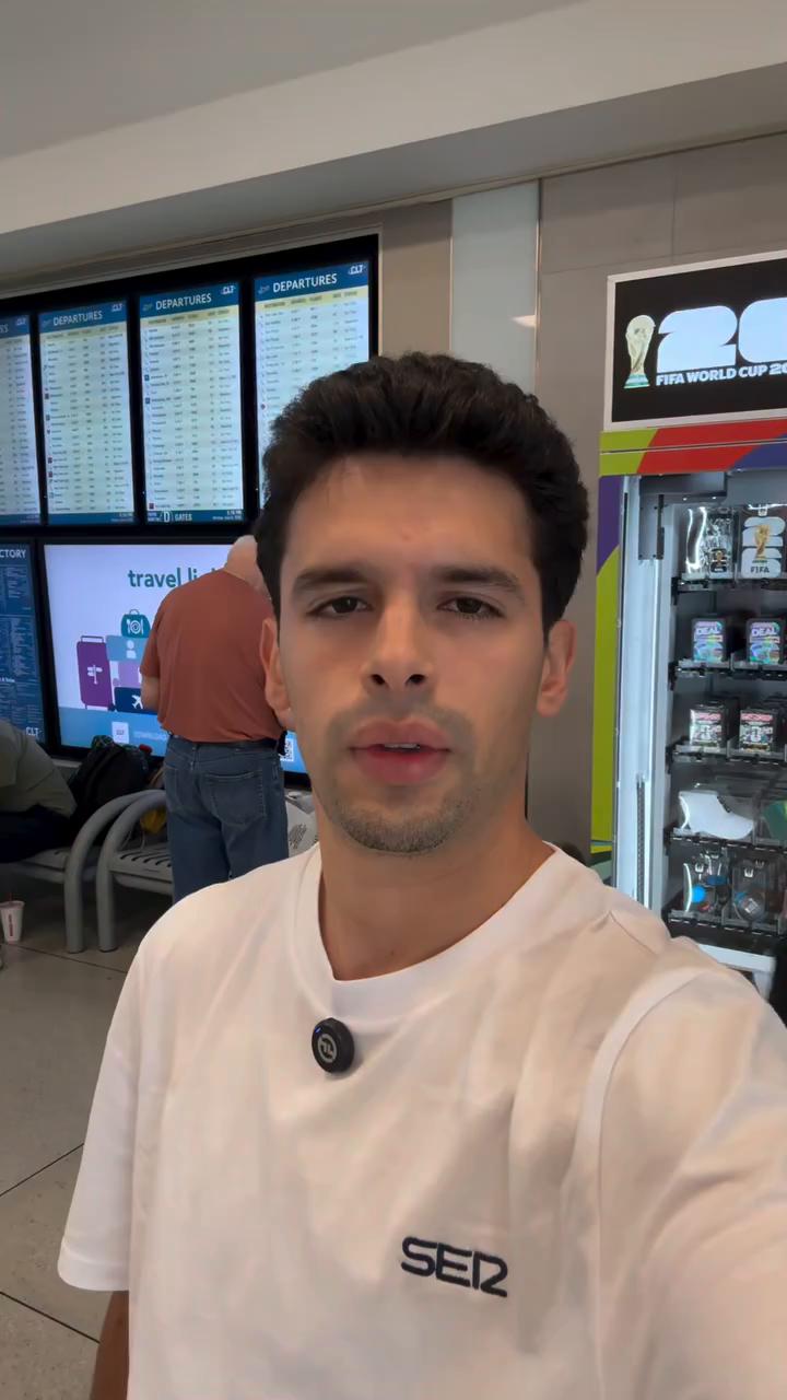 Máquinas expendedoras venden merchandising del Mundial en el aeropuerto de Charlotte
