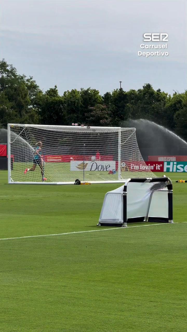 Luis de la Fuente entrena con porterías grandes y pequeñas tras el empate con Cabo Verde