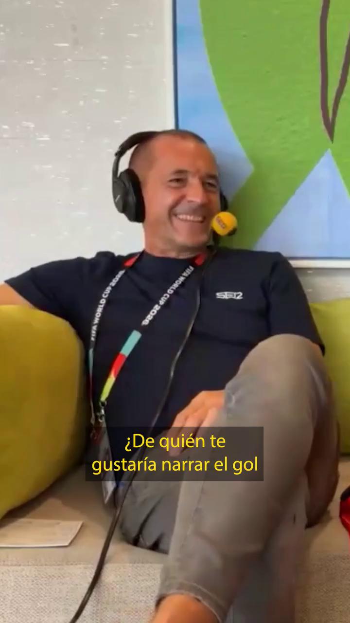 Unai Simón marca con el culo el gol de la victoria de España