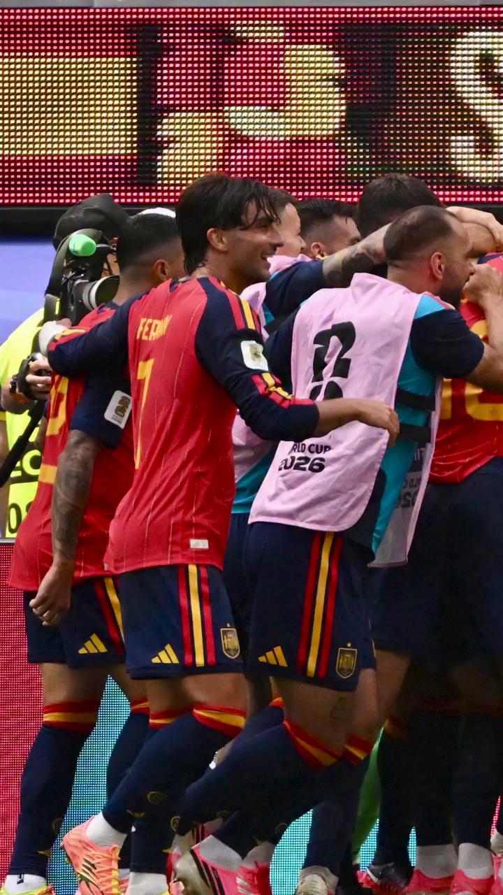 Luis de la Fuente se quita la corbata y España celebra victoria épica