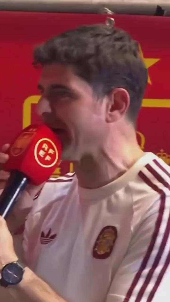 Ferran Torres levanta el oro al cielo como campeón del mundo
