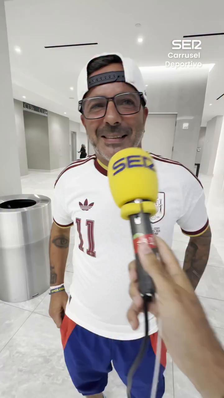 Carmelo Pino muestra sus tatuajes por su hijo y espera el de la Copa del Mundo