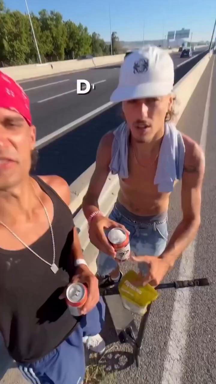 Ibai Martín e Igor Calasa cruzan España en patinete rumbo a Tánger