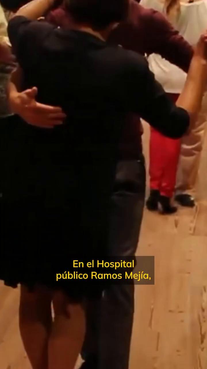 El tango en el Ramos Mejía restaura la movilidad en pacientes con Parkinson