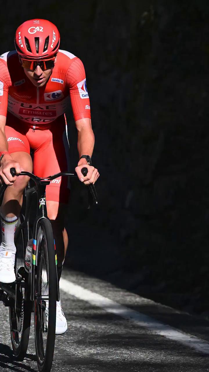 Tadej Pogacar reventó la Vuelta Ciclista España con un ataque legendario en Beisalís