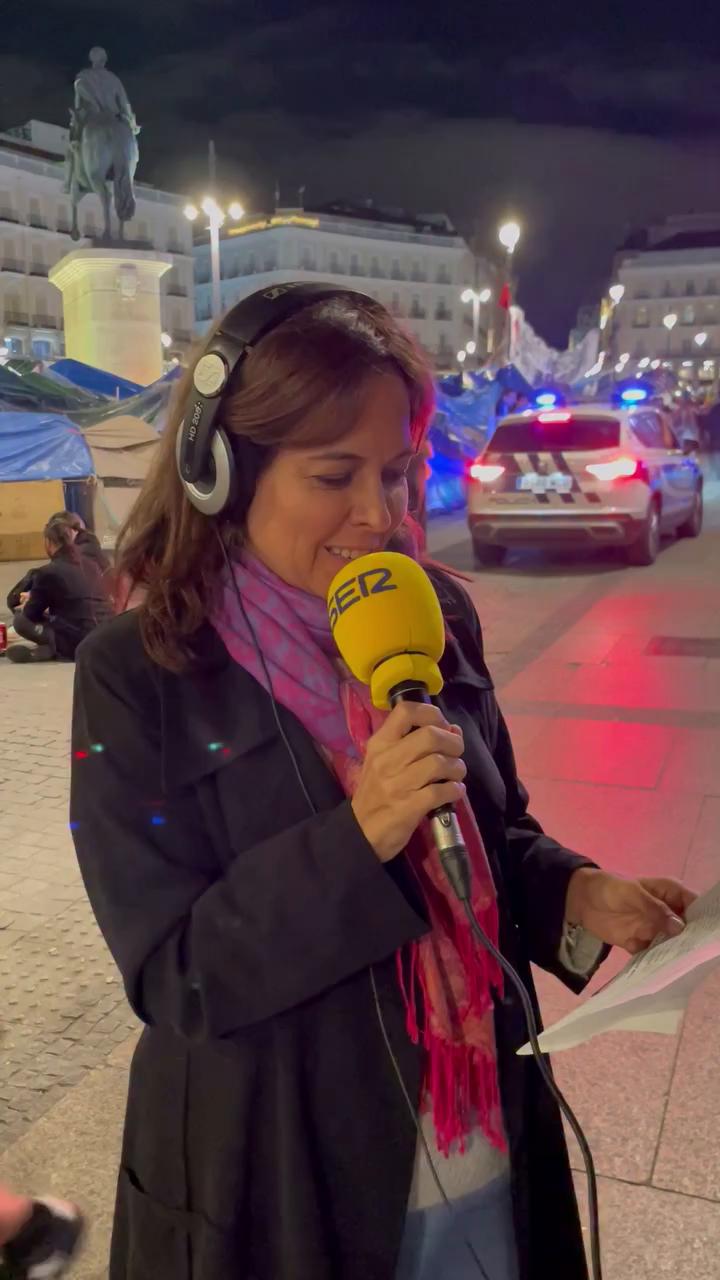 Velas iluminan la Puerta del Sol en recuerdo de Mari Carmen tras su desahucio