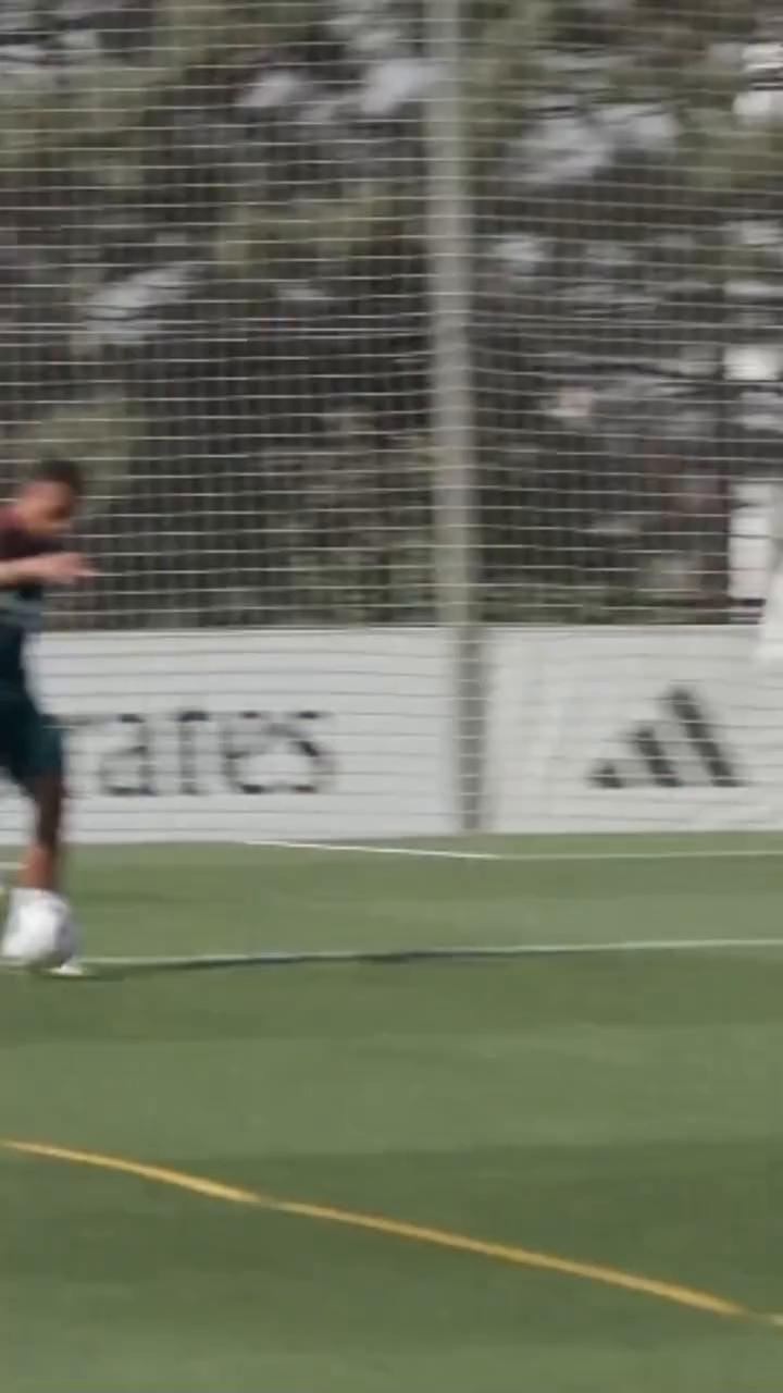 Mbappé, Vinicius y Bellingham inamovibles en un Madrid que se rompe