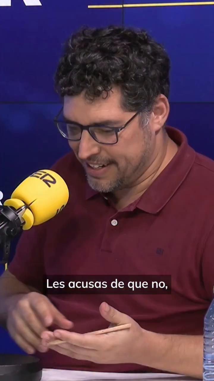 El escritor critica a los foodies por su obsesión con las redes sociales