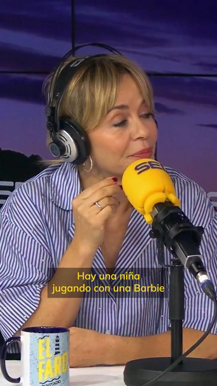Triana recuerda su infancia solitaria: vestía Barbies y nacía su creatividad