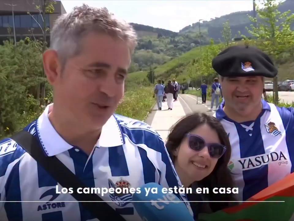 🏆 La afición de la @RealSociedad celebra el título de #LaCopaRTVE conquistado en La Cartuja.