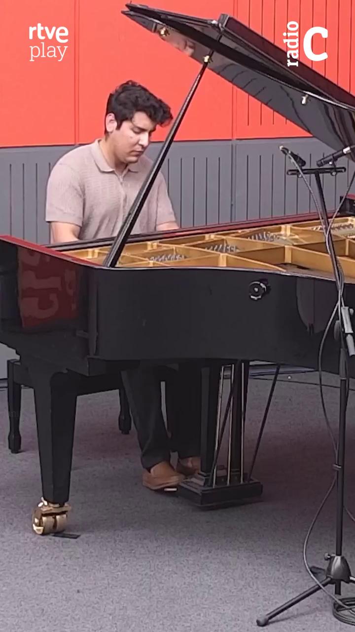 🎹✨ En Andante con moto recibimos al pianista Marco Reyes (@marcoreyespianista).