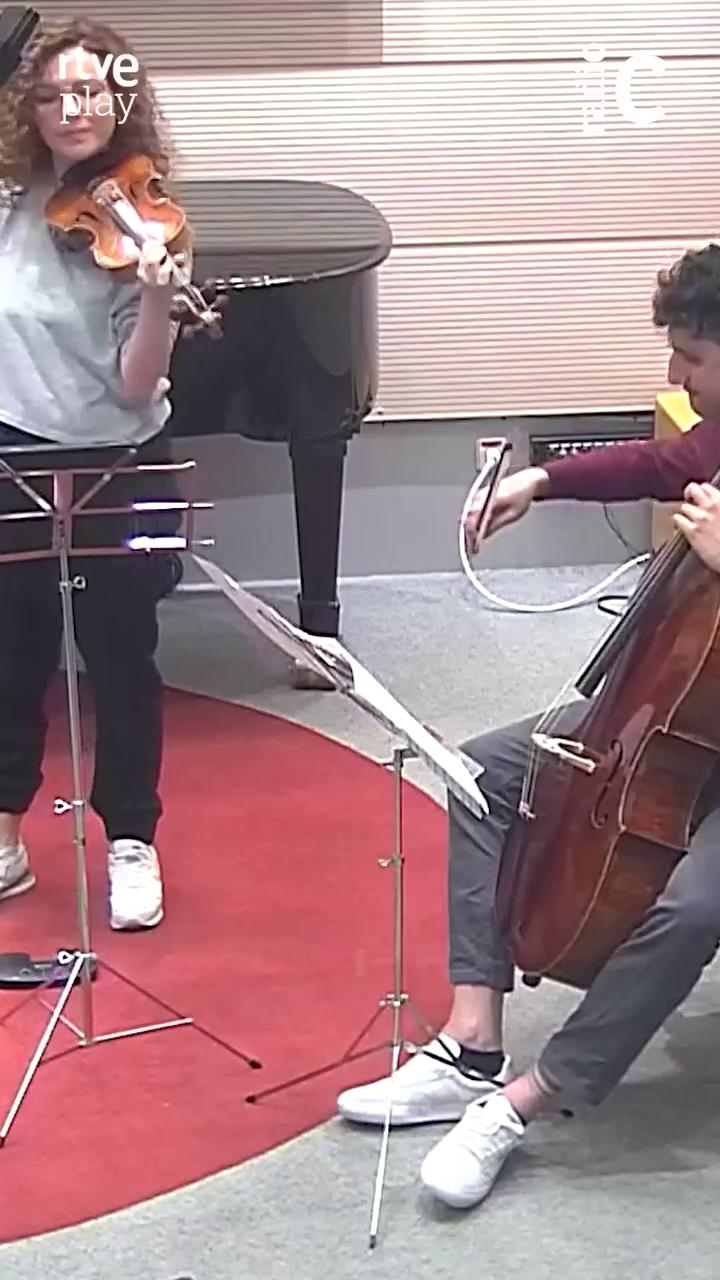 🎻✨ En Estudio 206 recibimos a la violinista Anna Urpina (@urpina) y al violonchelista Nicola Brovelli (@brovellinicola).