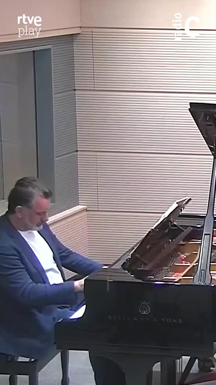 🎶✨ En Radar Clásico hablamos con el pianista italiano Domenico Codispoti (@domenico_codispoti), que recientemente actuó en el Palau de la Música de Valencia junto a la English Chamber Orchestra interpretando el Concierto para piano nº 2, op.