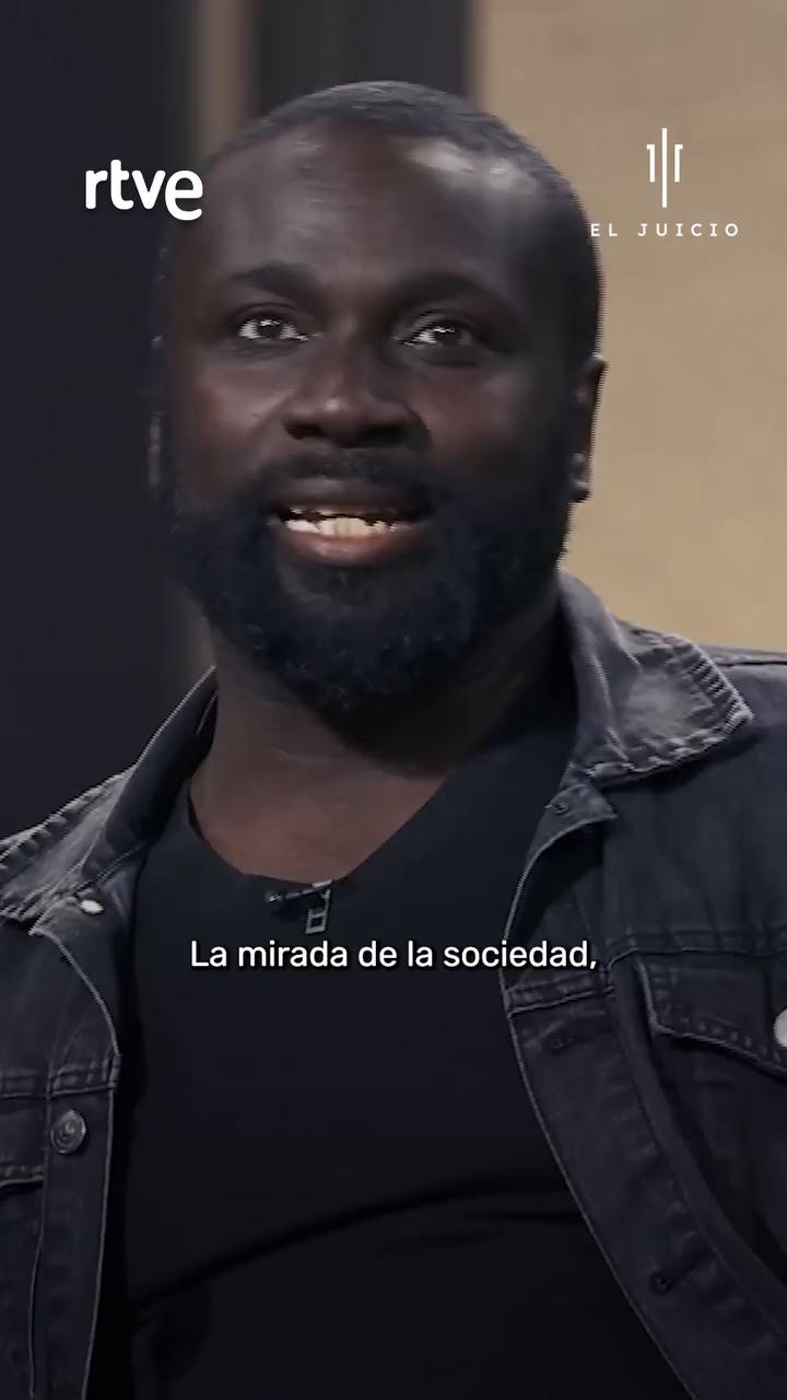 Las miradas que obligan a sonreír tres veces más: el racismo que se nota